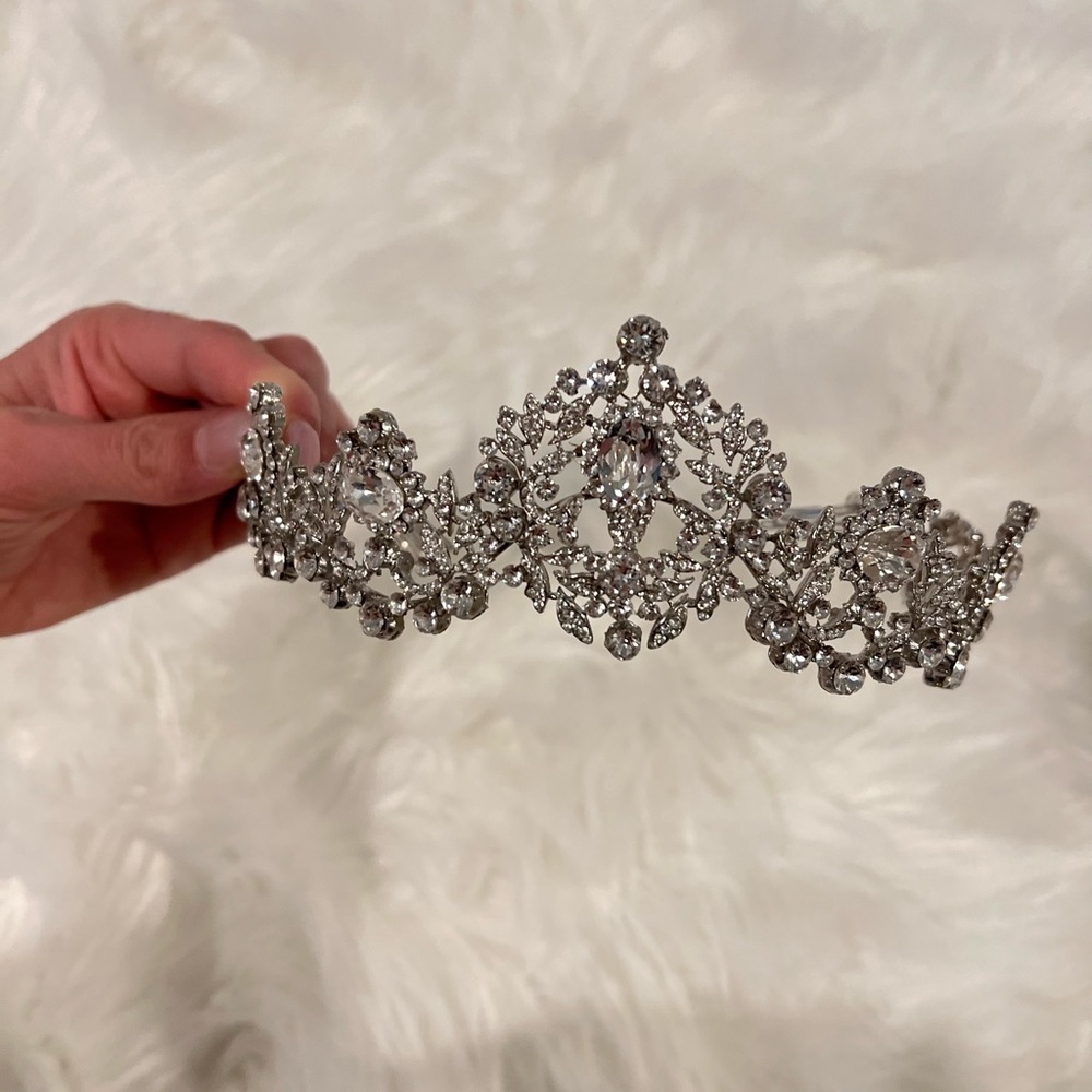 BRIDAL STYLES BOUTIQUE LOT OF HEADPIECES SWAROVSKI BRIDAL HEADPIECES SILVER